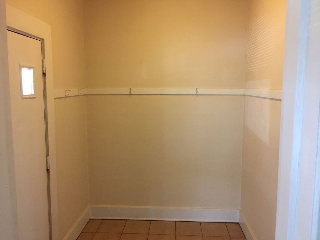 738 Oakland SW - Photo 4 of 9