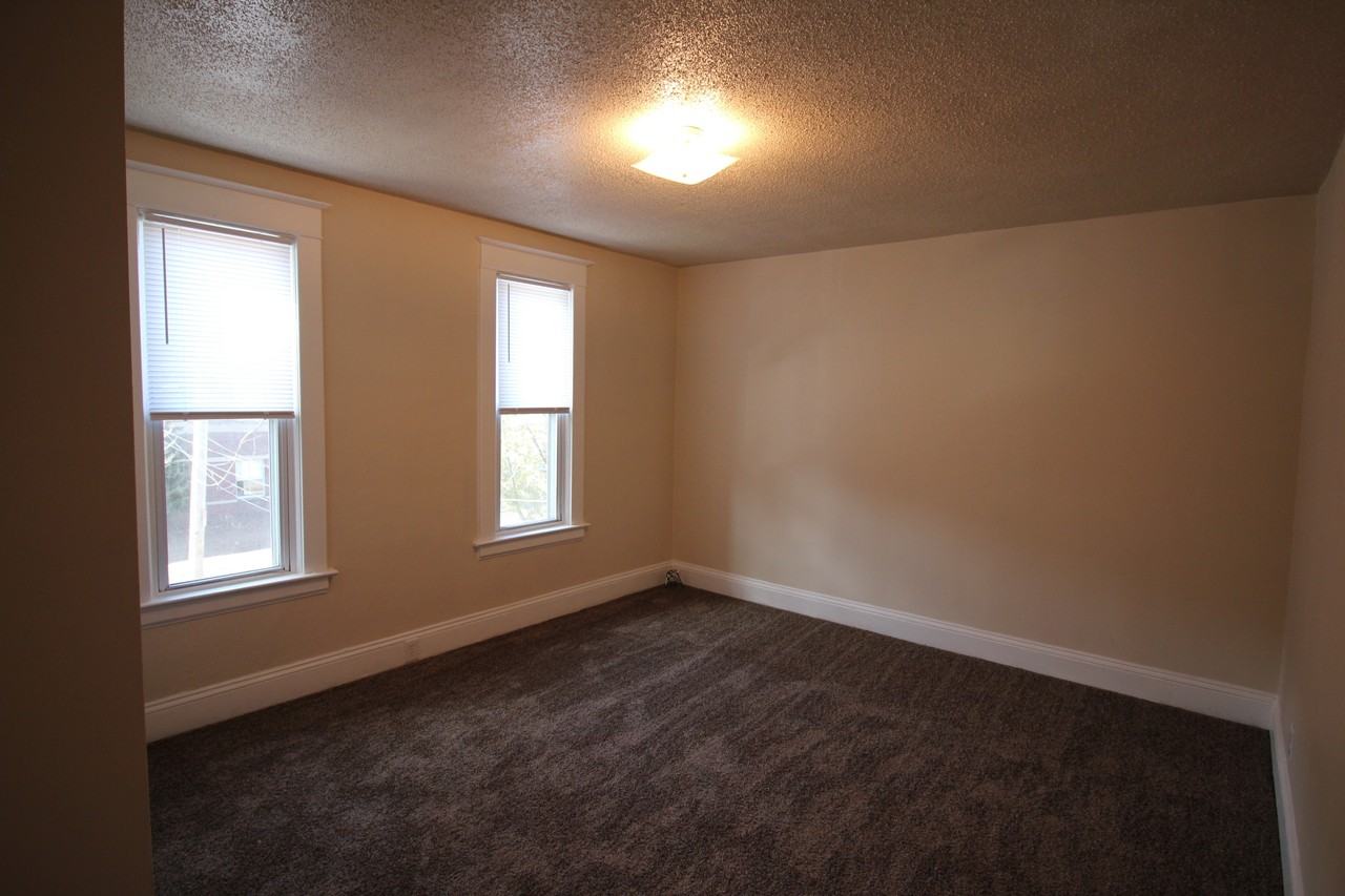 744 Oakland Ave SW - Photo 7 of 9