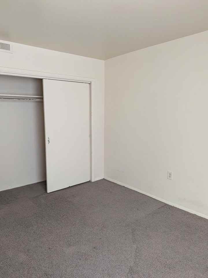 Willow Garden Apartments - Photo 3 of 11