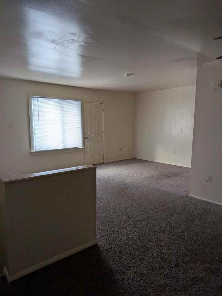 Willow Garden Apartments - Photo 4 of 11