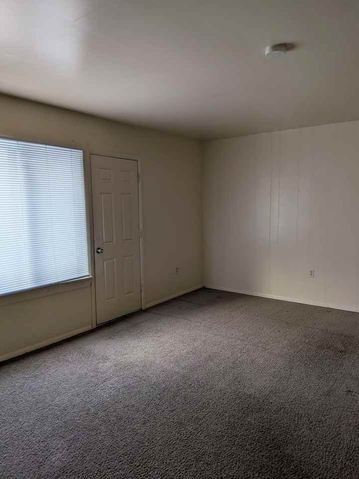 Willow Garden Apartments - Photo 6 of 11