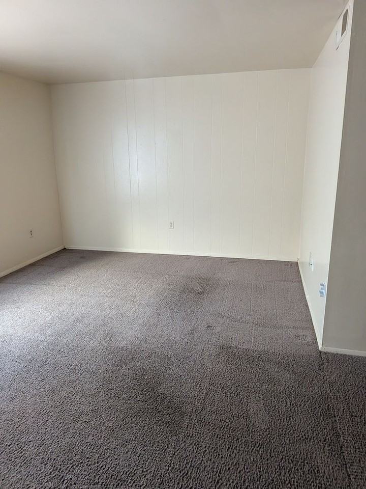 Willow Garden Apartments - Photo 7 of 11