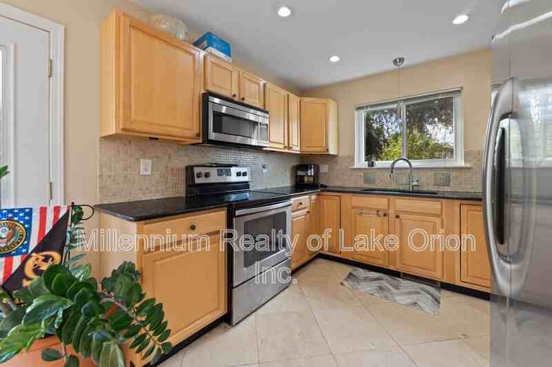 676 Sheffield Rd - Photo 5 of 32