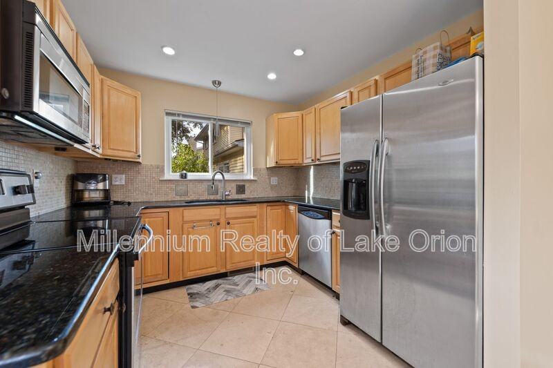 676 Sheffield Rd - Photo 6 of 32