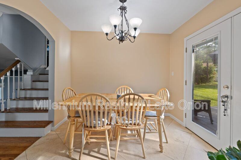 676 Sheffield Rd - Photo 7 of 32