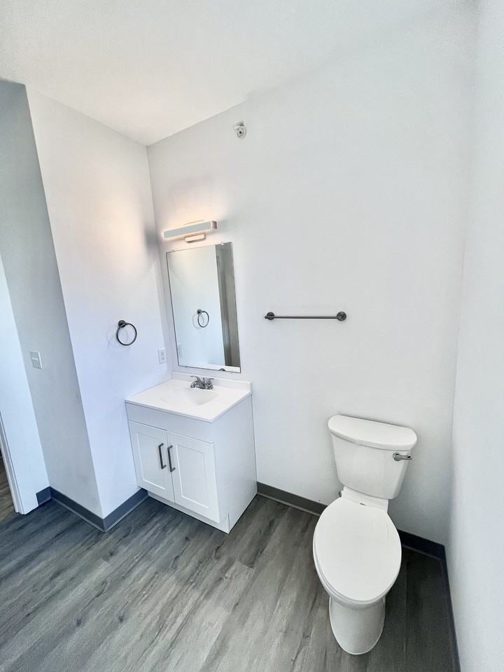 The Gem - 202 Linden Avenue - Photo 3 of 41