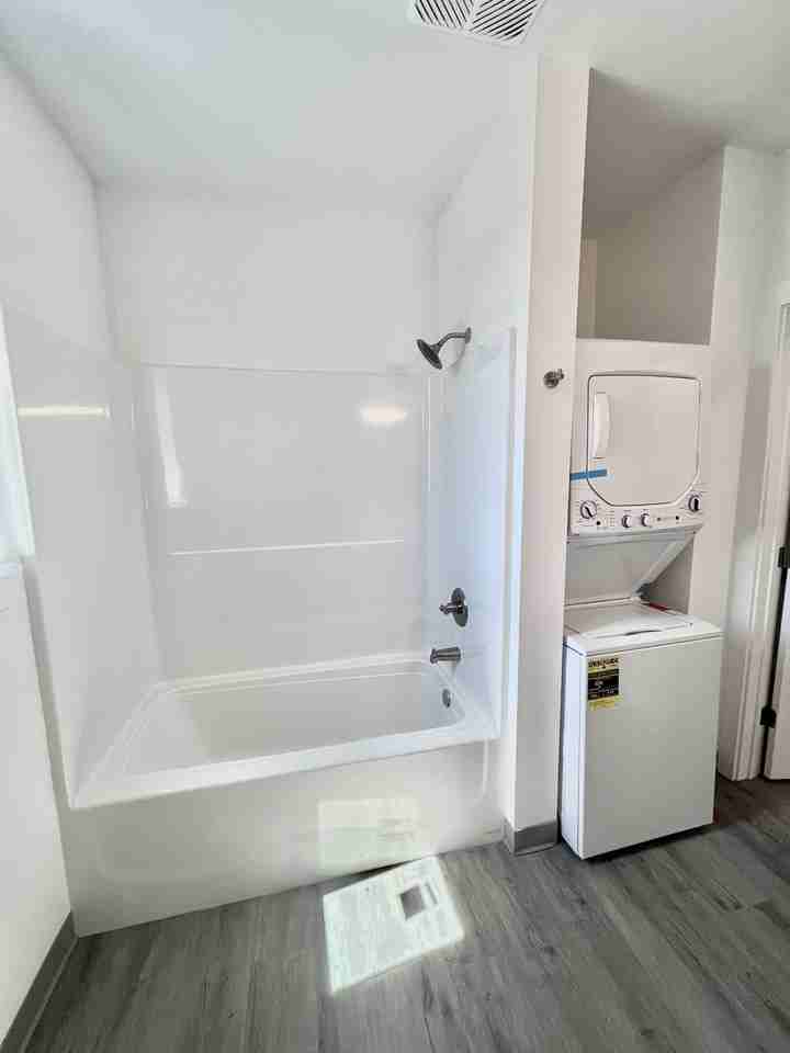 The Gem - 202 Linden Avenue - Photo 4 of 41