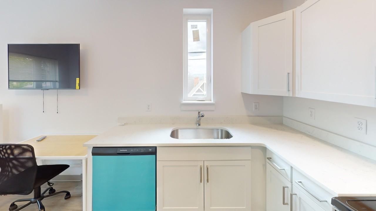 The Gem - 202 Linden Avenue - Photo 6 of 41