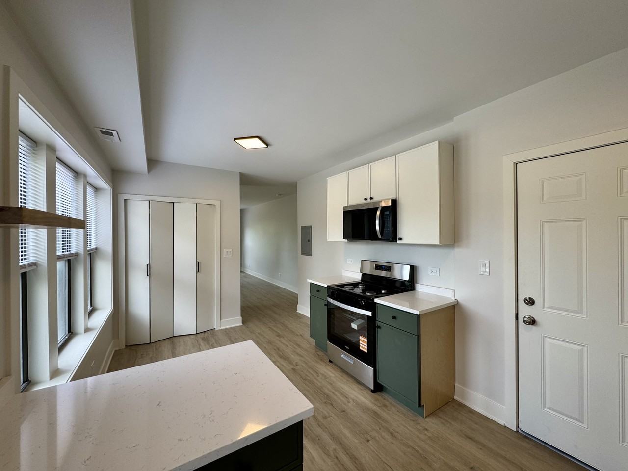 1635 W Cornelia Ave #2 - Photo 5 of 38