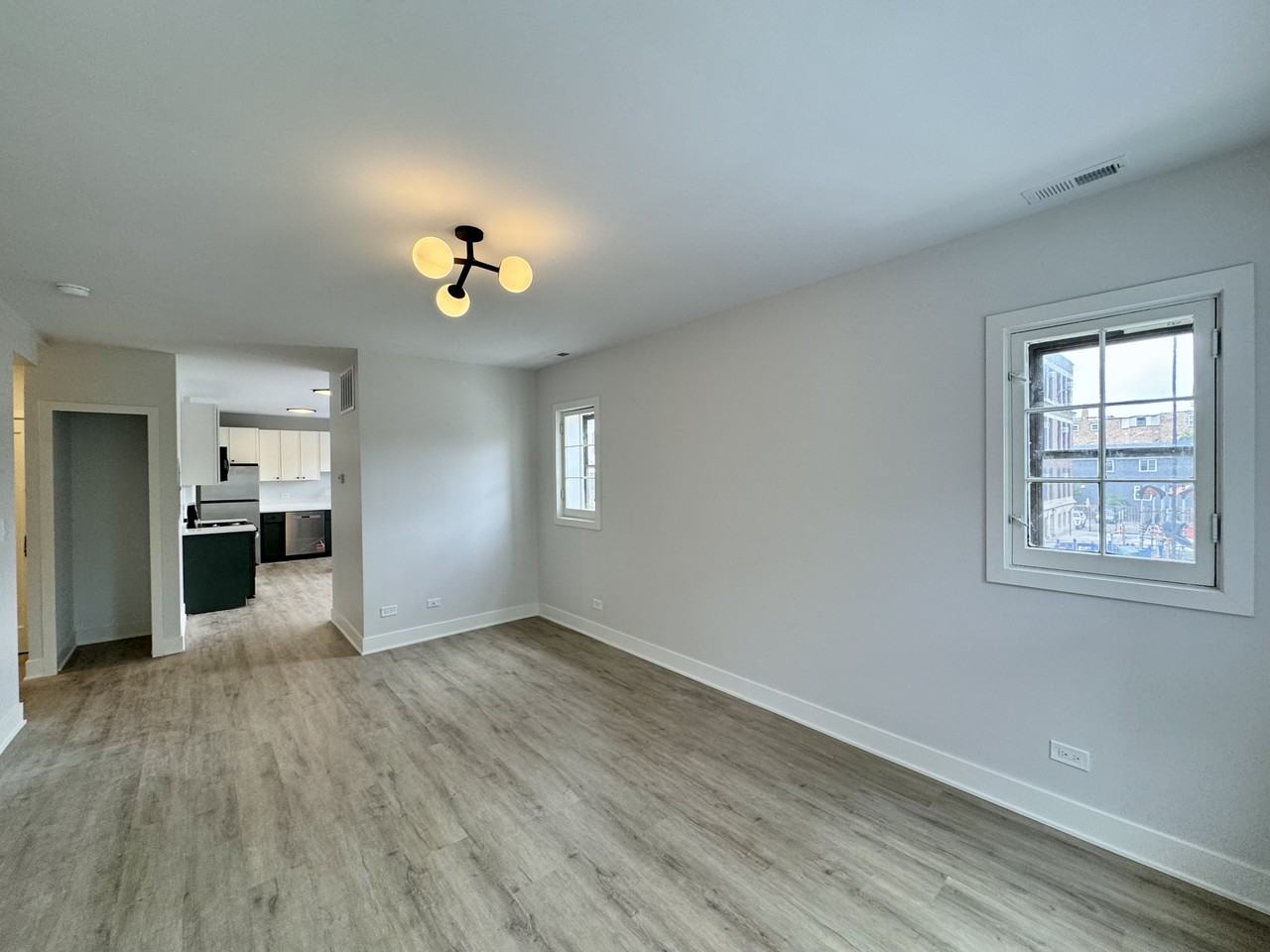 1635 W Cornelia Ave #2 - Photo 7 of 38