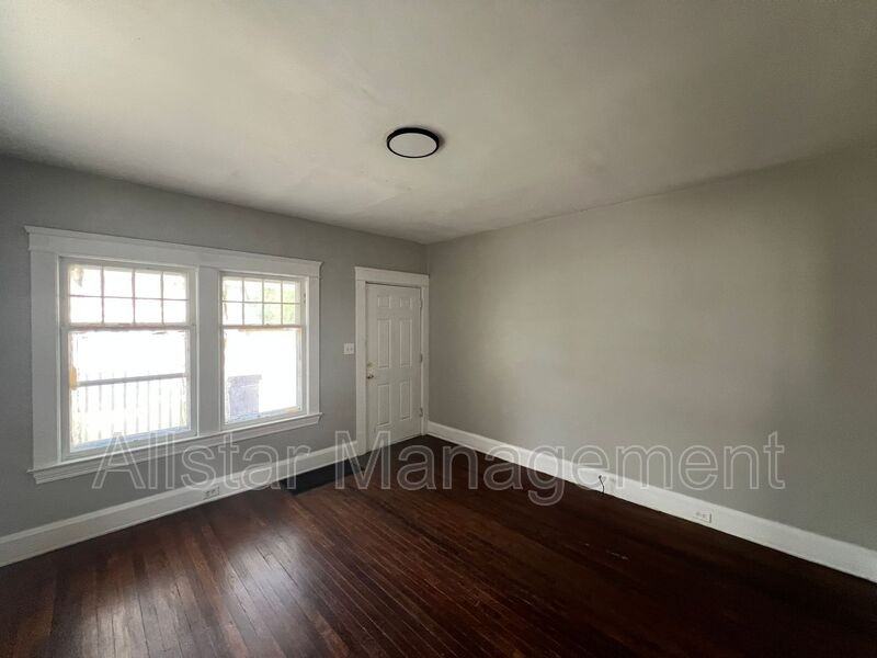 8201 Denison Ave - Photo 3 of 30