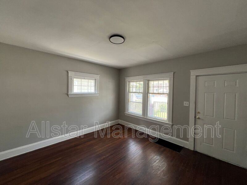 8201 Denison Ave - Photo 4 of 30