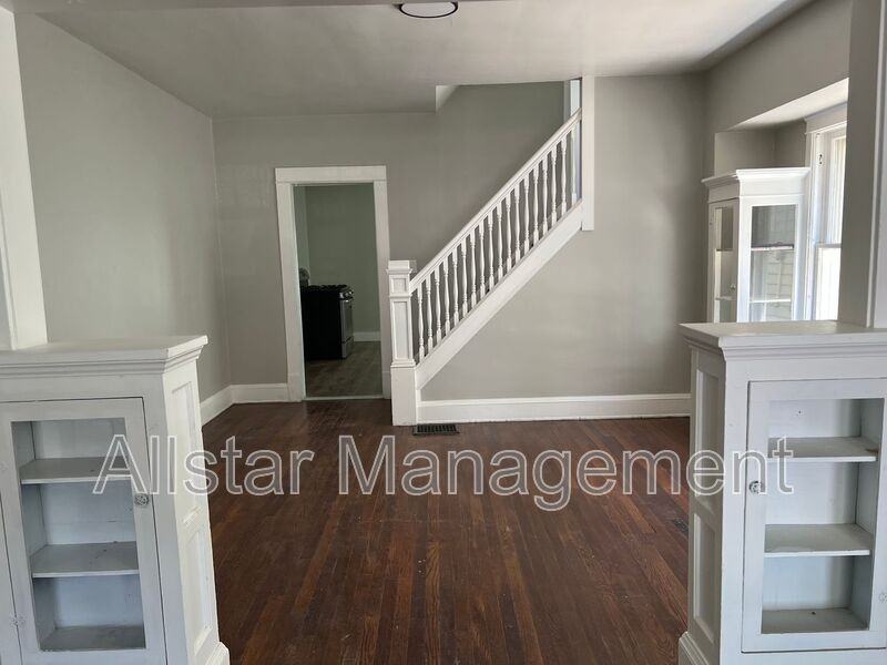 8201 Denison Ave - Photo 5 of 30