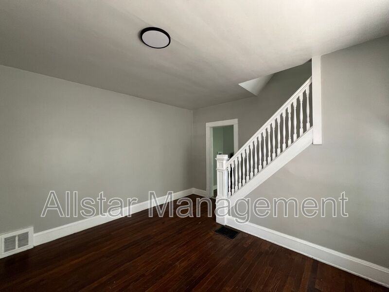 8201 Denison Ave - Photo 6 of 30