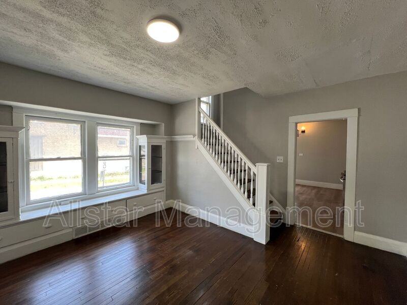 8203 Denison Ave - Photo 6 of 18