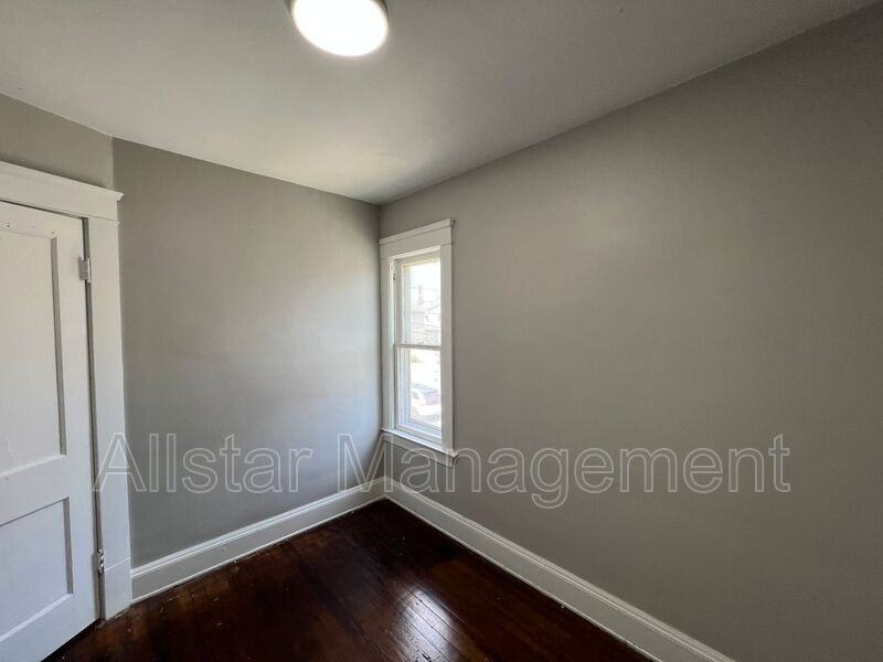 8203 Denison Ave - Photo 7 of 18