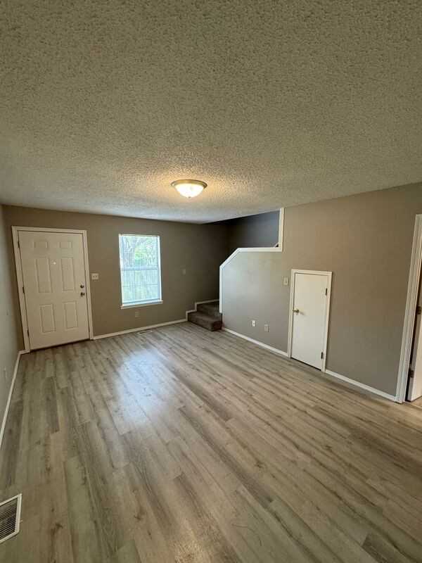 214 W Madison St #D - Photo 2 of 12