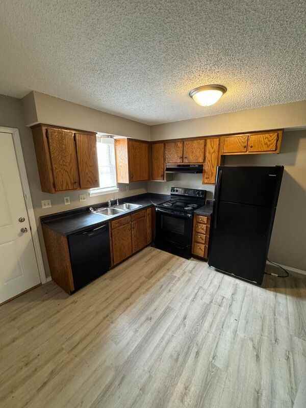 214 W Madison St #D - Photo 3 of 12
