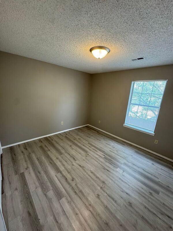 214 W Madison St #D - Photo 7 of 12