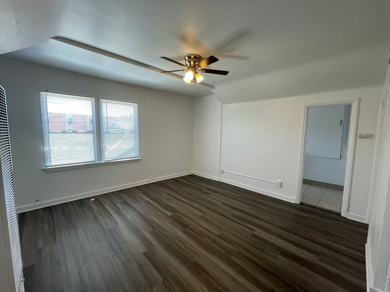1095 Saint Louis Ave - Photo 2 of 21