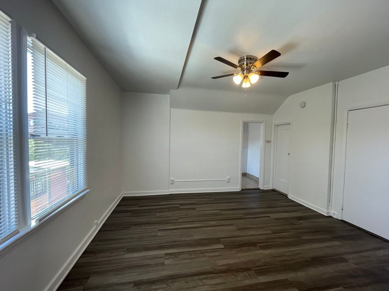 1095 Saint Louis Ave - Photo 5 of 21