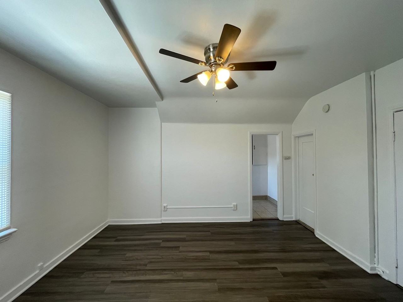1095 Saint Louis Ave - Photo 6 of 21