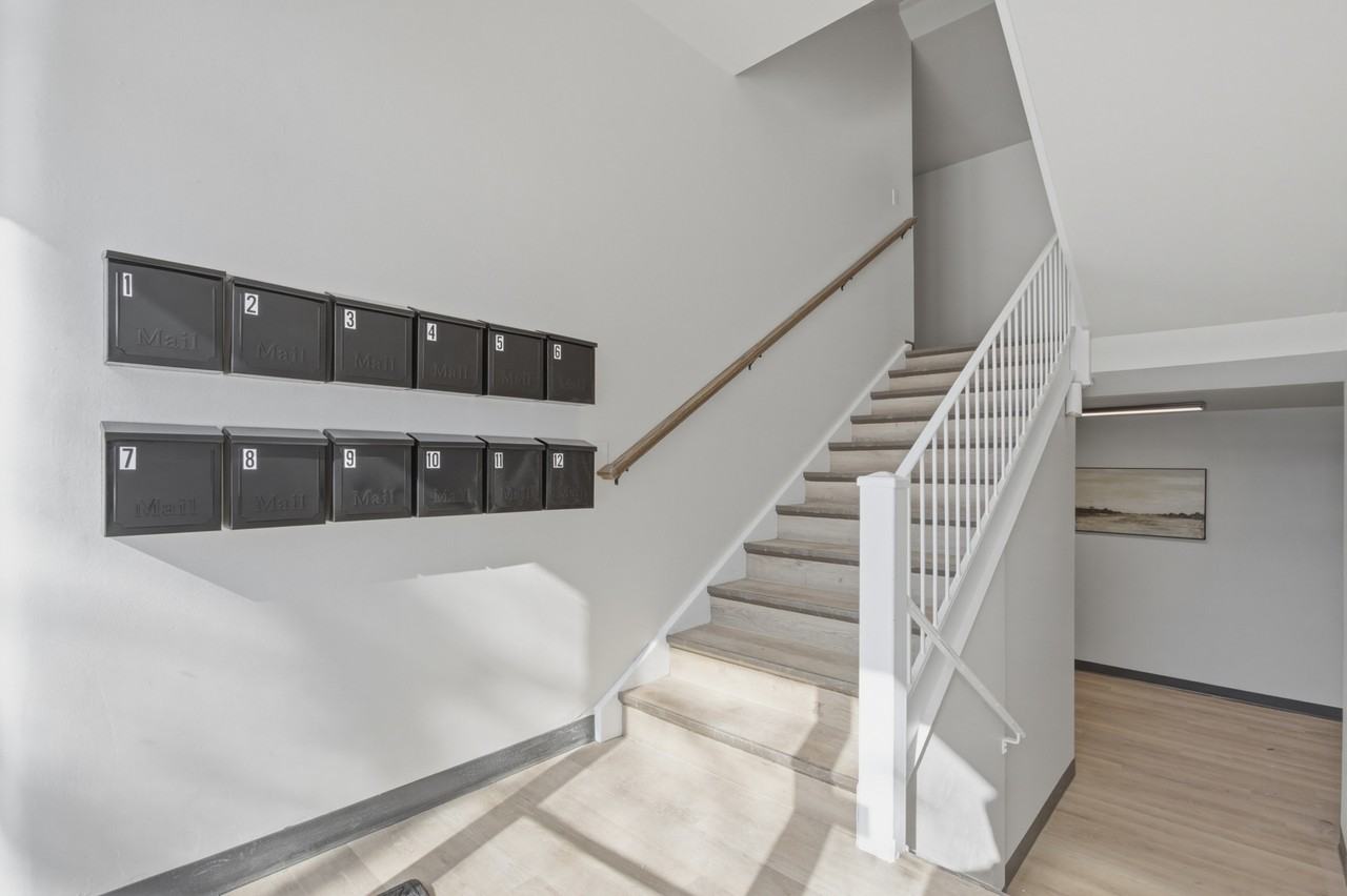 11 9th Avenue Northeast - Photo 5 of 8