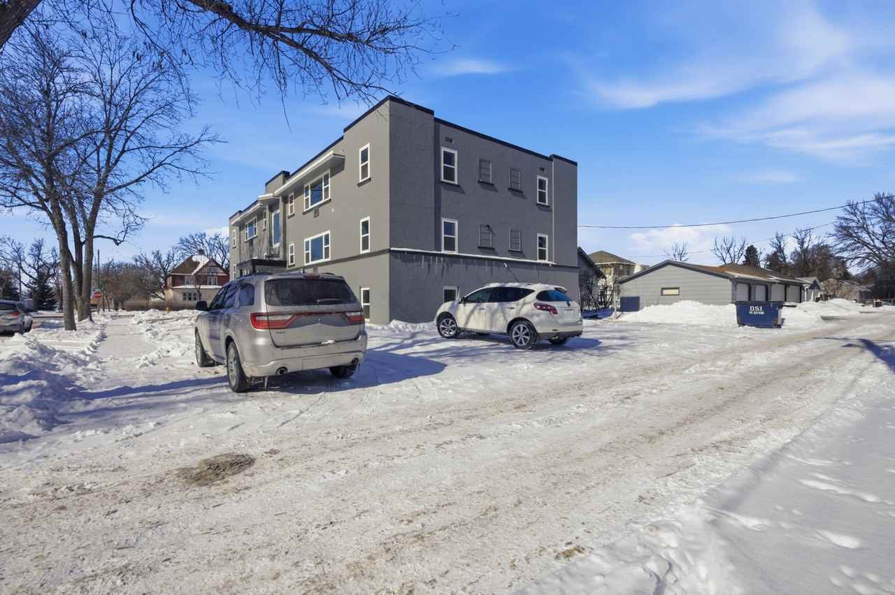 11 9th Avenue Northeast - Photo 6 of 8