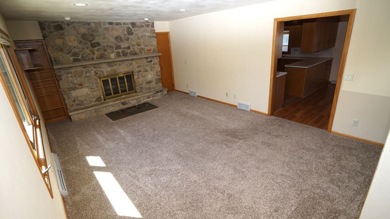 1518 Mendota St - Photo 2 of 19