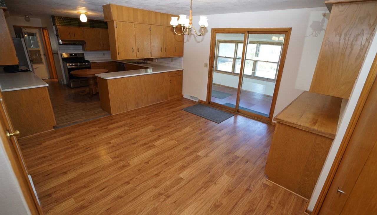 1518 Mendota St - Photo 3 of 19