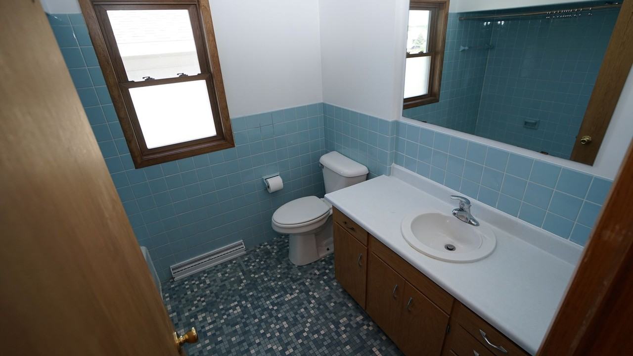 1518 Mendota St - Photo 6 of 19