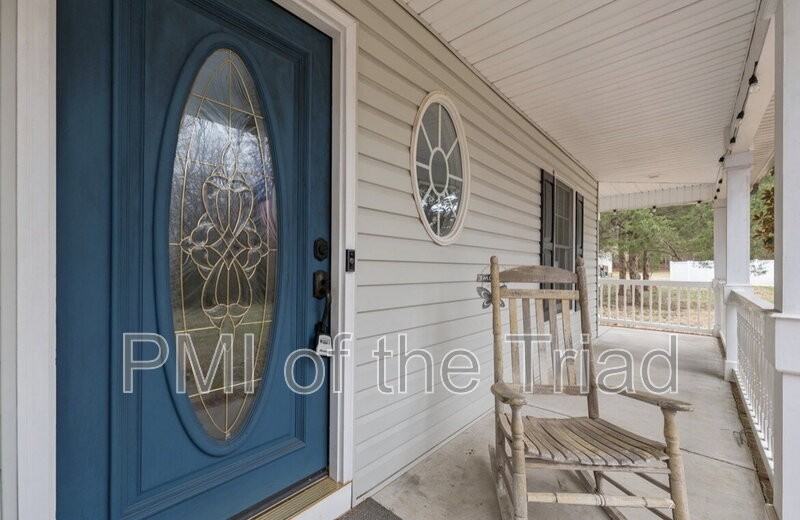 2766 Briaroak Dr - Photo 3 of 24