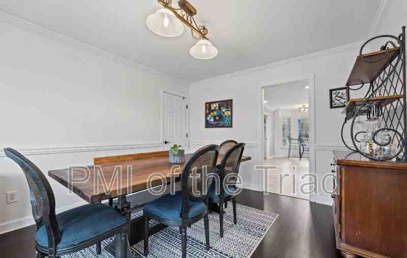 2766 Briaroak Dr - Photo 5 of 24