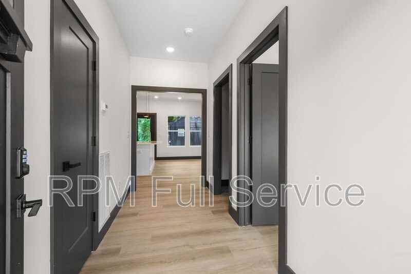 2400 Buchanan St #B - Photo 5 of 36
