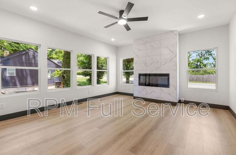2400 Buchanan St #B - Photo 6 of 36