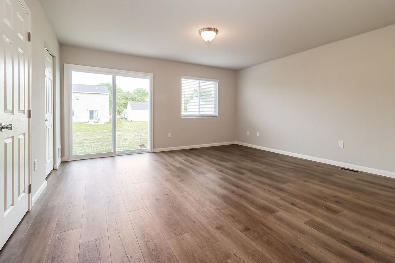 2212 Macatawa Ln - Photo 2 of 33