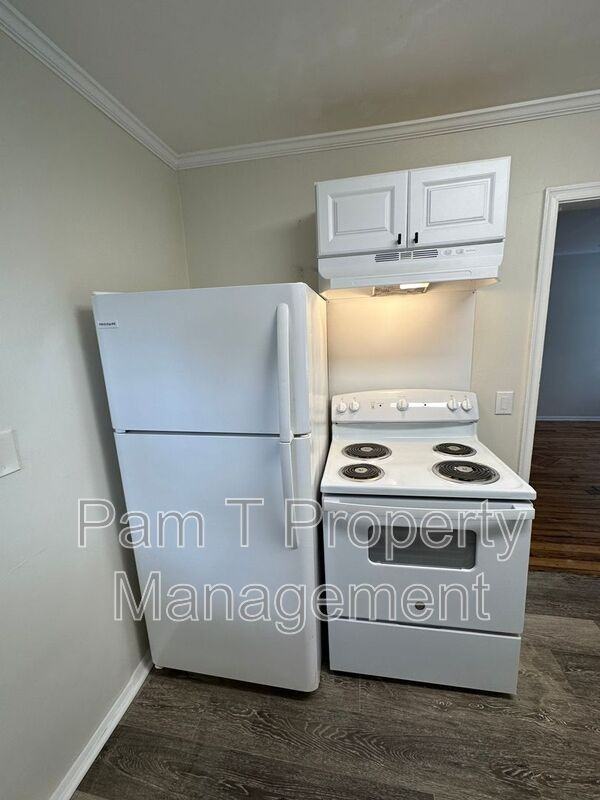 1130 E 53rd St - Photo 3 of 11