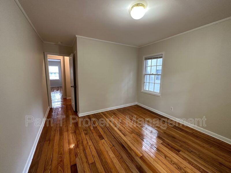 1130 E 53rd St - Photo 4 of 11