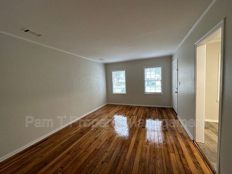 1130 E 53rd St - Photo 5 of 11