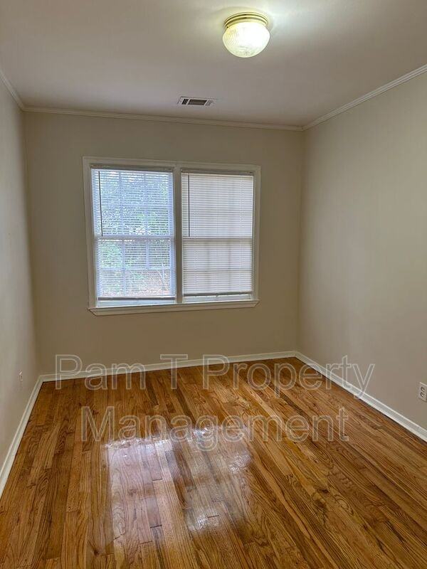 1130 E 53rd St - Photo 7 of 11