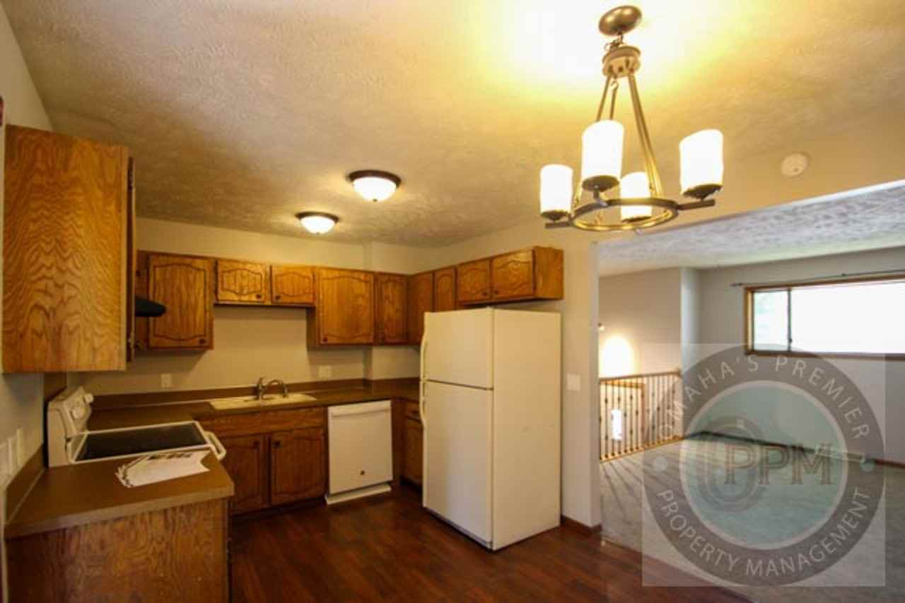 8803 S 143rd St - Photo 2 of 20