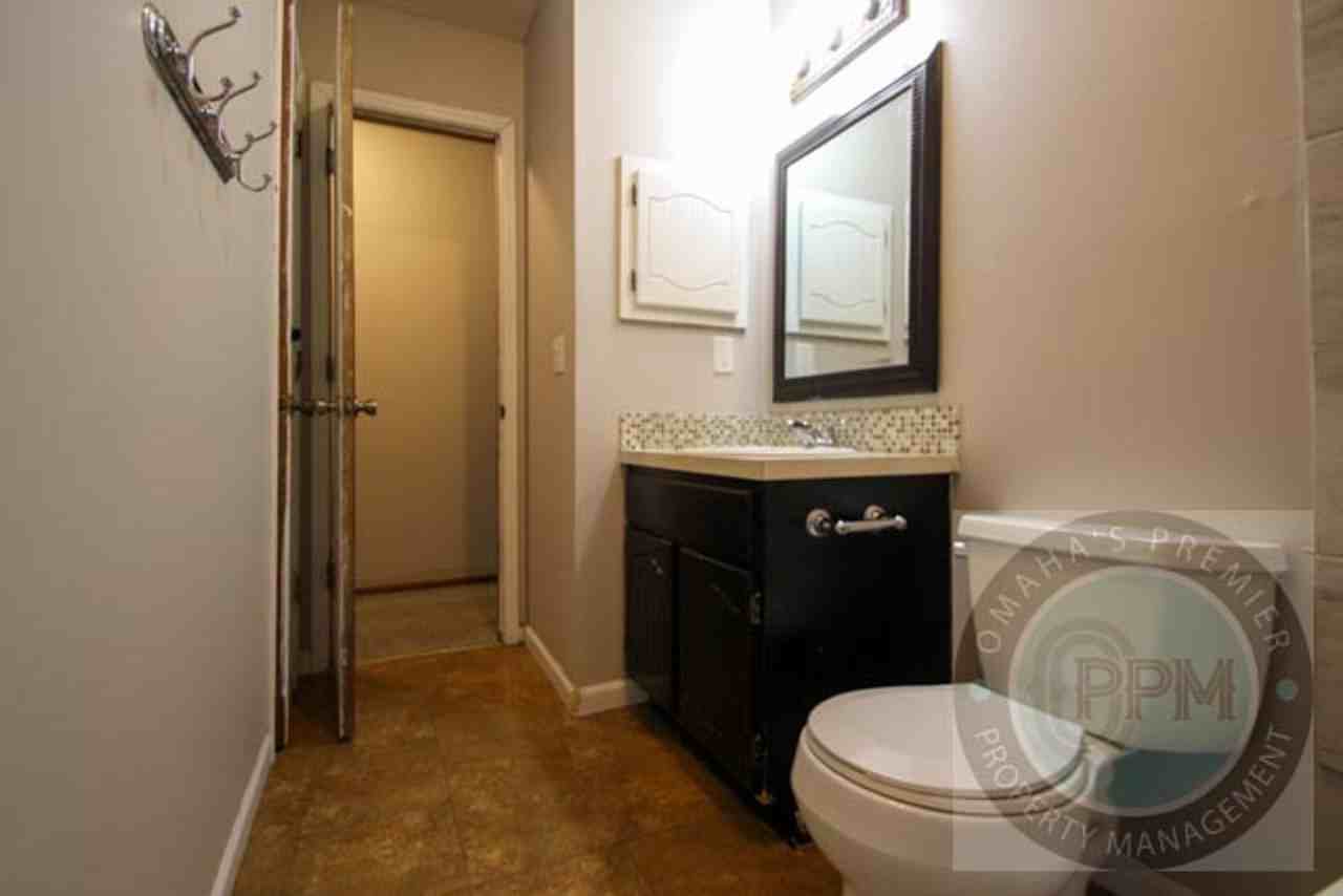 8803 S 143rd St - Photo 5 of 20
