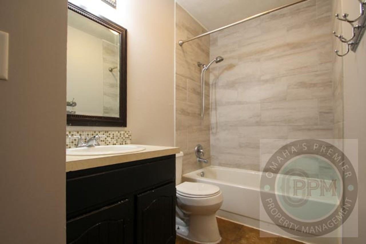 8803 S 143rd St - Photo 6 of 20