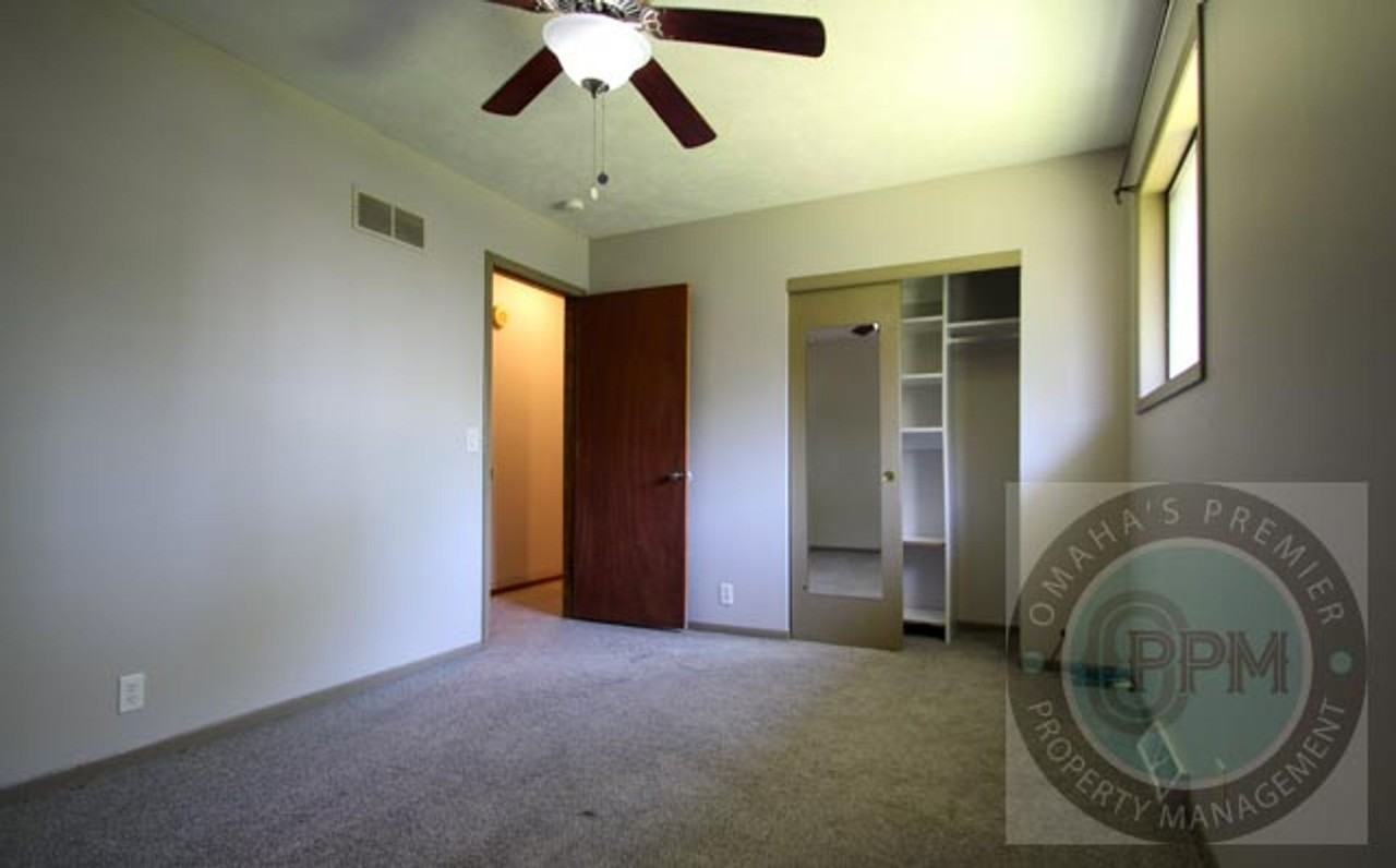 8803 S 143rd St - Photo 7 of 20