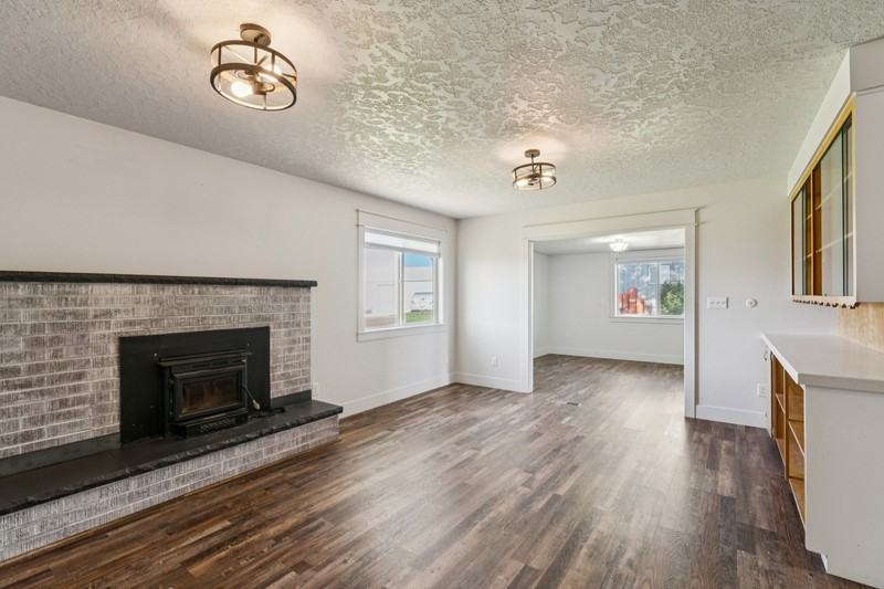 10996 Willis Rd - Photo 5 of 10