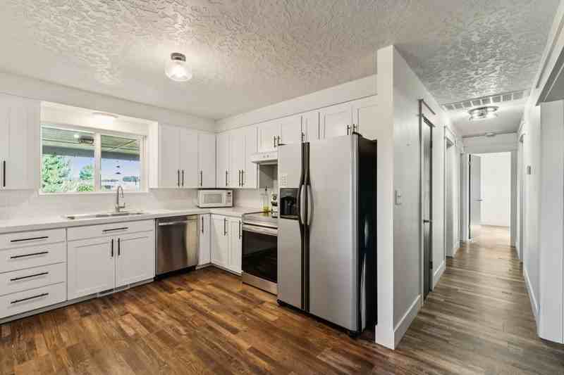 10996 Willis Rd - Photo 7 of 10
