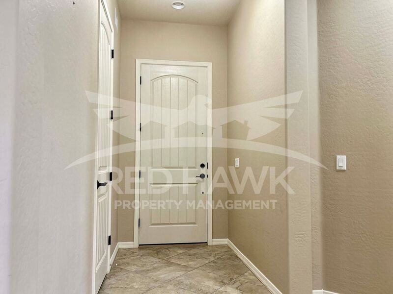 1748 N Makalu Cir - Photo 3 of 20
