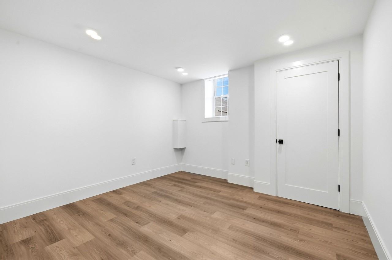 92 Chelsea St #1 - Photo 6 of 13