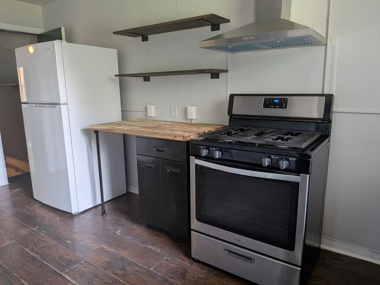 1216 Clark St - Photo 2 of 23