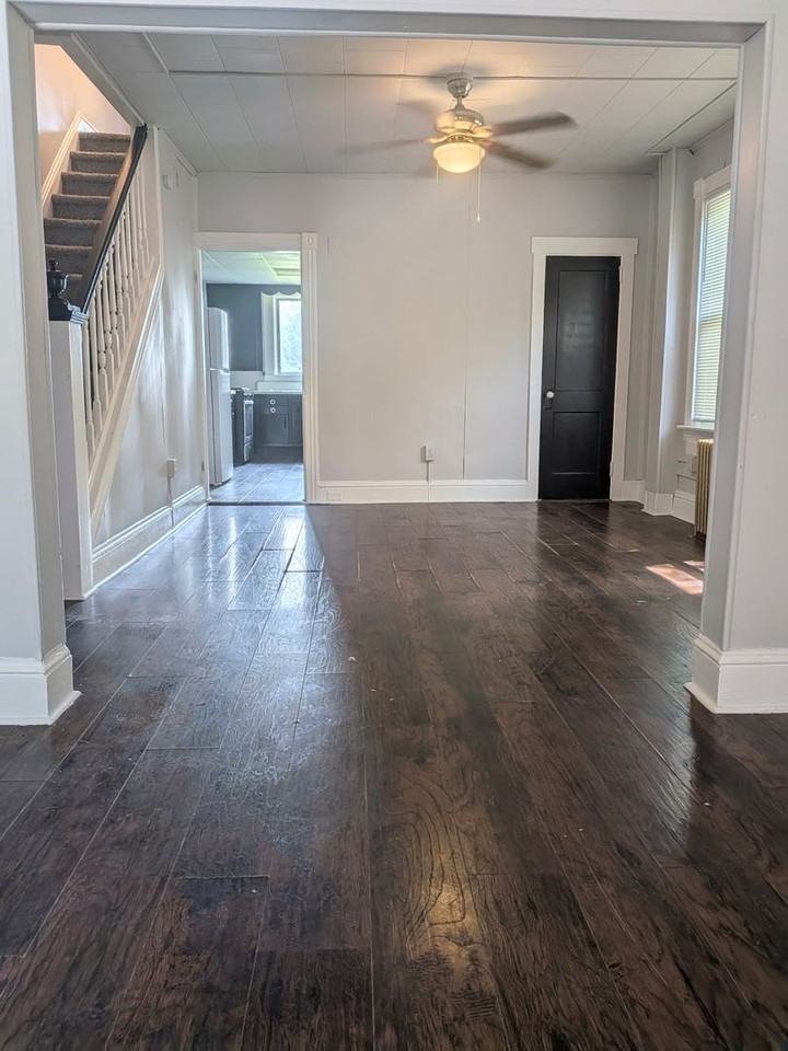 1216 Clark St - Photo 4 of 23